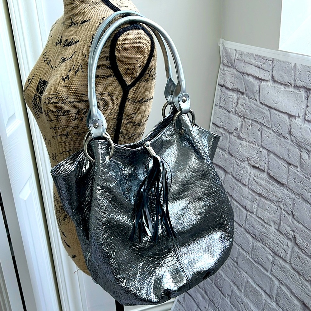 Puntotres Barcelona metallic silver snake skin design shoulder bag leather